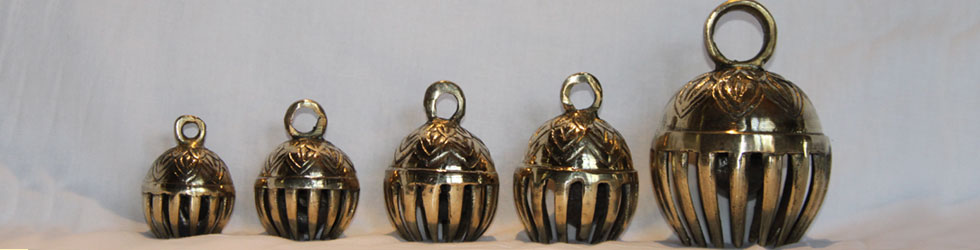 Schellen und Glocken in verschiedemen Größen (Bild für) Schellen und Glocken in verschiedemen Größen